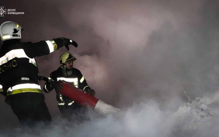 У Броварах після атаки БПЛА виникла пожежа на промисловому підприємстві
