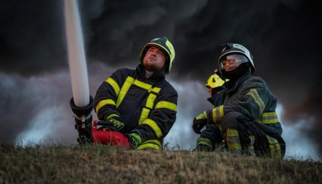 Російський дрон ударив по будівлі СБУ в центрі Києва, виникла пожежа