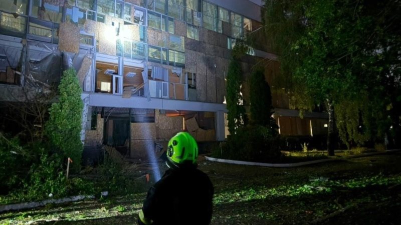 Через удари РФ по Києву постраждали заклад освіти, склади фонду Зеленської та «Кварталу 95»