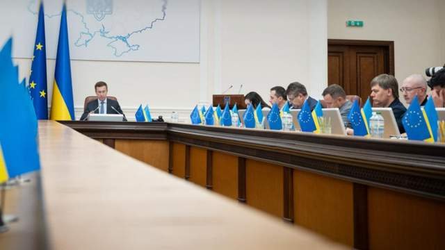 Кабмін перегляне чисельність чиновників і кількість заступників міністрів