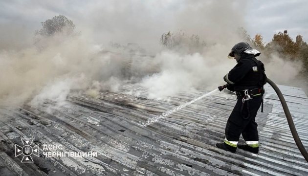 Росіяни атакували Чернігів: спалахнула пожежа, двоє постраждалих