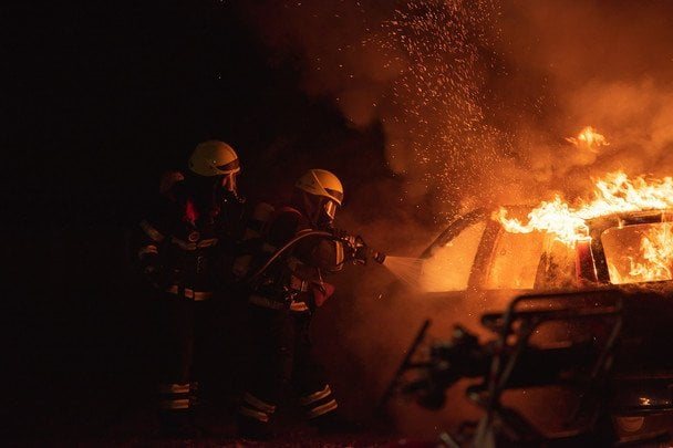 Російський дрон влучив у приватний будинок у Харкові, виникла пожежа