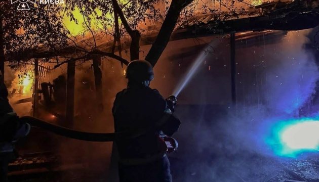Атака дронів на Київ: постраждали троє підлітків, пожежі та влучання у трьох районах