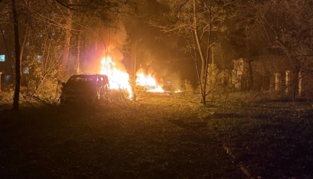 Росіяни скинули КАБи на Запоріжжя: влучання у п'ятиповерхівку, під завалами можуть бути люди