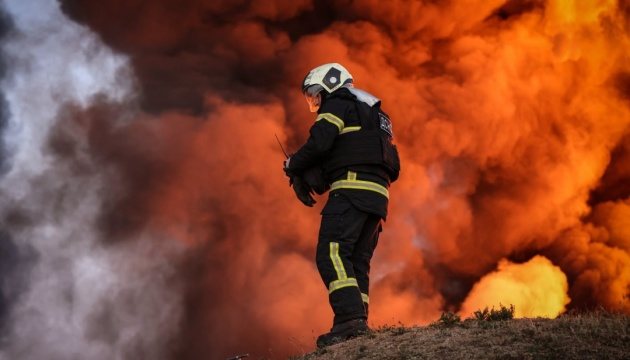 У Голосіївському районі Києва сталася пожежа через падіння уламків російського БПЛА