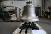 У Празі День Незалежності відзначили дзвоном із уламків російської зброї