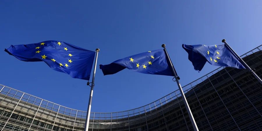 Бюрократія та відсутність кондиціонерів. Чому європейці прагнуть отримати роботу в Єврокомісії, а потім розчаровуються — Politico