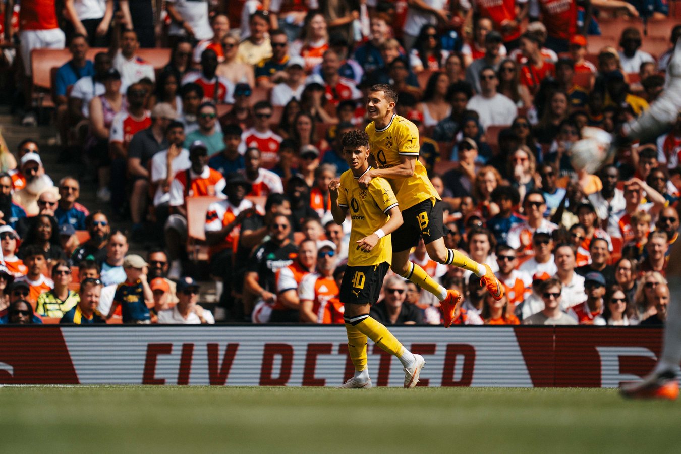 Borussia Dortmund перемогла Arsenal 3:2 в Emirates Cup