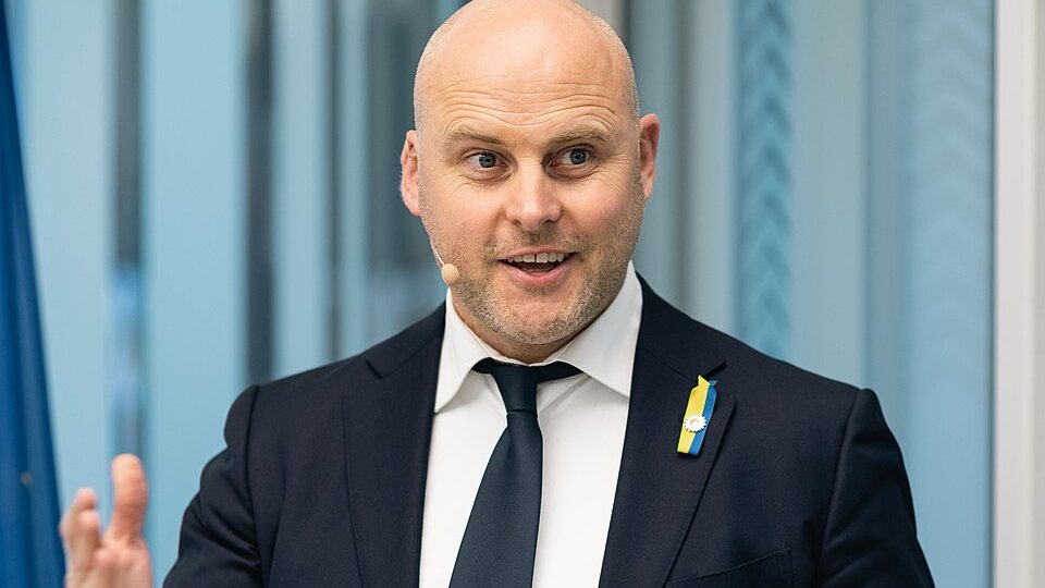 У Латвії напередодні виборів у опитуваннях лідирує блок проукраїнського прем'єра