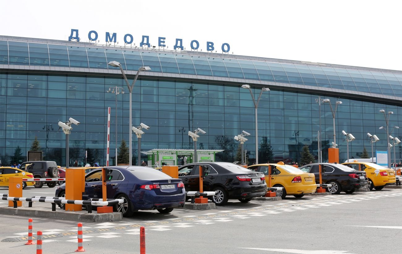 Іноземні авіакомпанії скасували майже 30 рейсів до Москви після попередження України