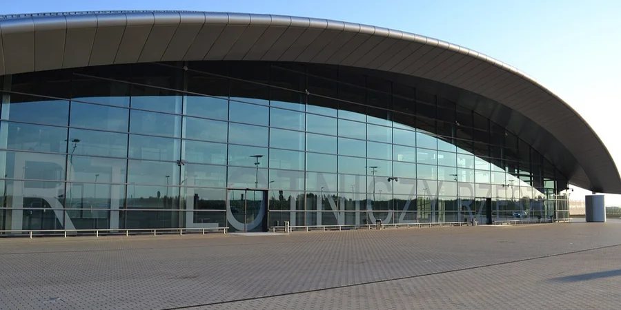 Польща третій день поспіль зупиняє аеропорти через удари РФ по Україні