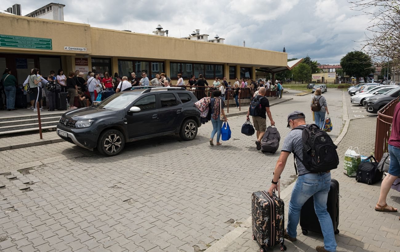 У Польщі опозиція пропонує депортувати безробітних українських чоловіків