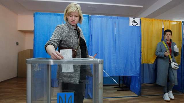 Політолог назвав три причини, чому вибори в Україні під час війни неможливі