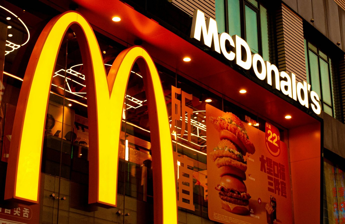 Чому в італійських McDonald’s з’являється видима охорона
