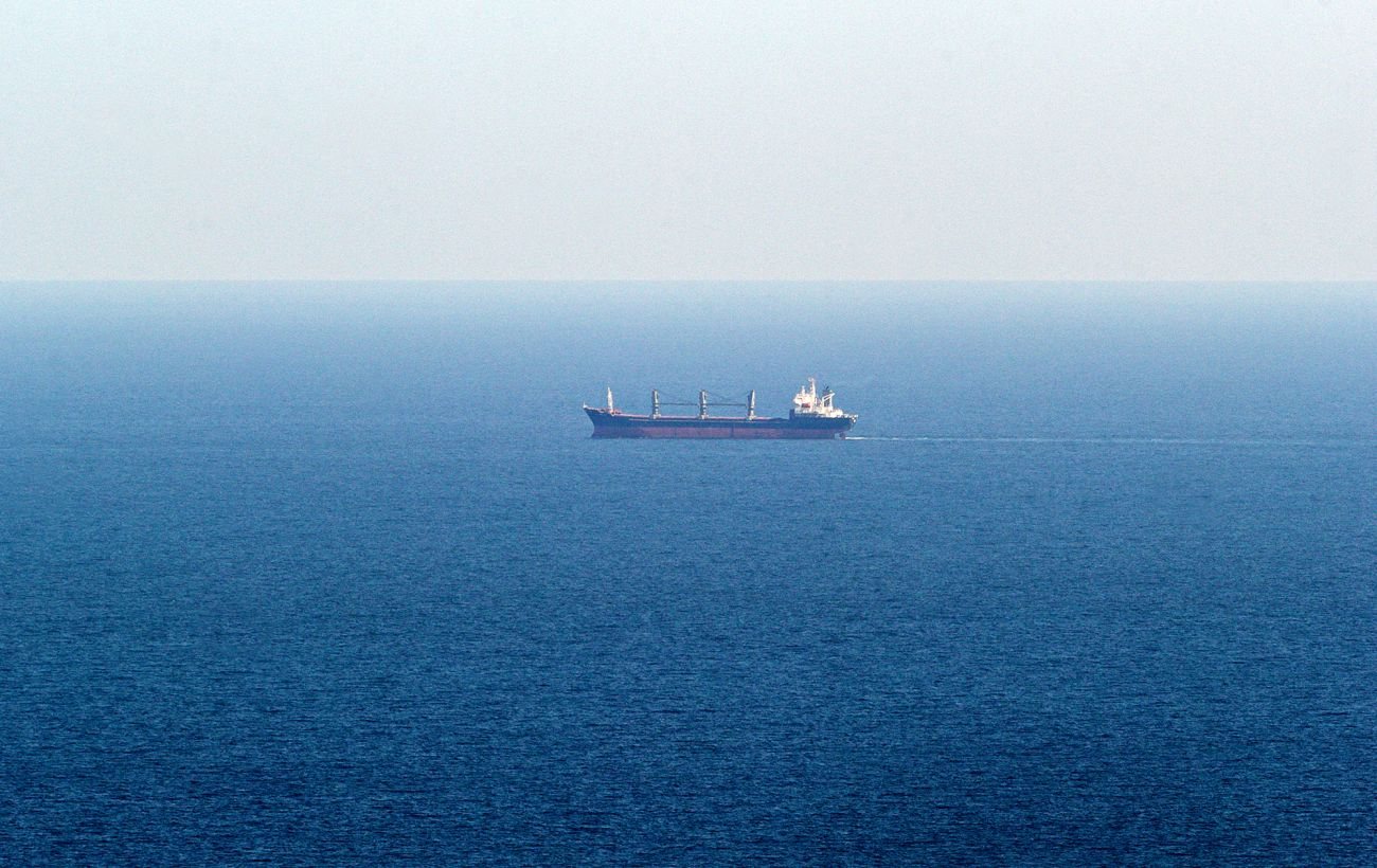 Російський дрон атакував цивільне судно в Чорному морі: одна людина загинула, семеро поранені