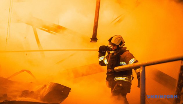 На Чернігівщині через російську атаку загорілася музична школа