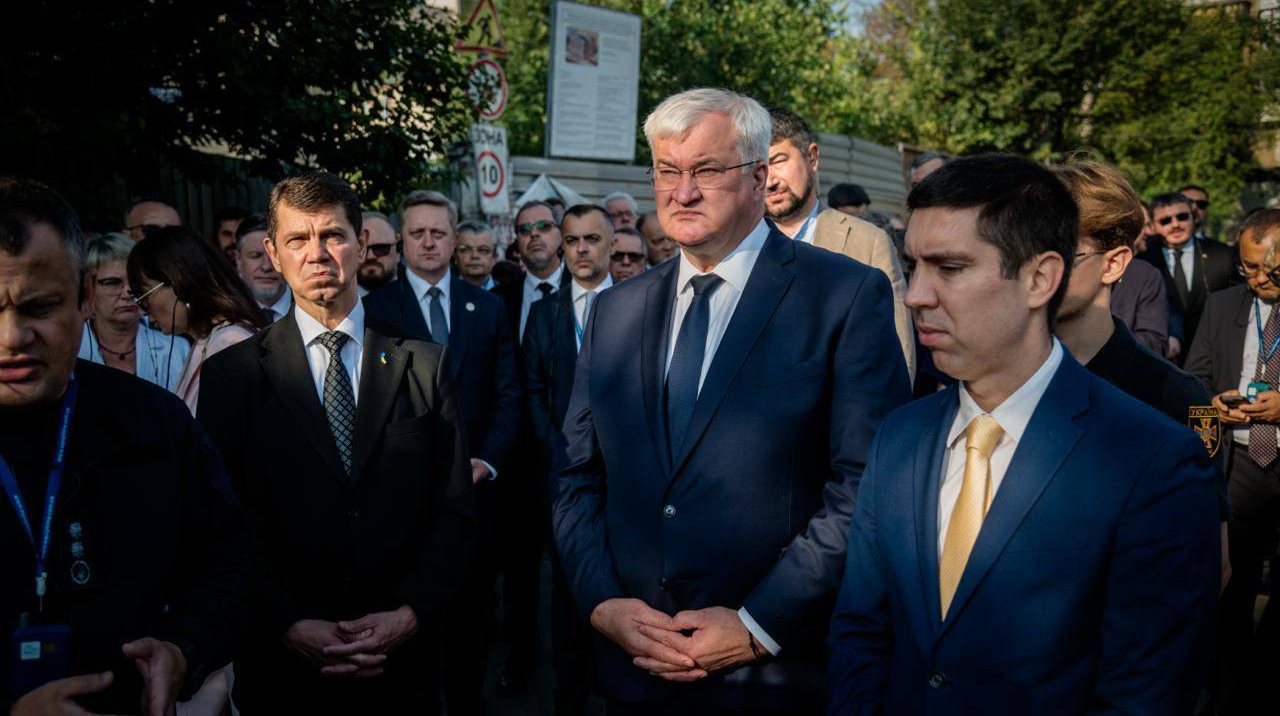 Сибіга оголосив про початок наради послів із фокусом на відновленні миру